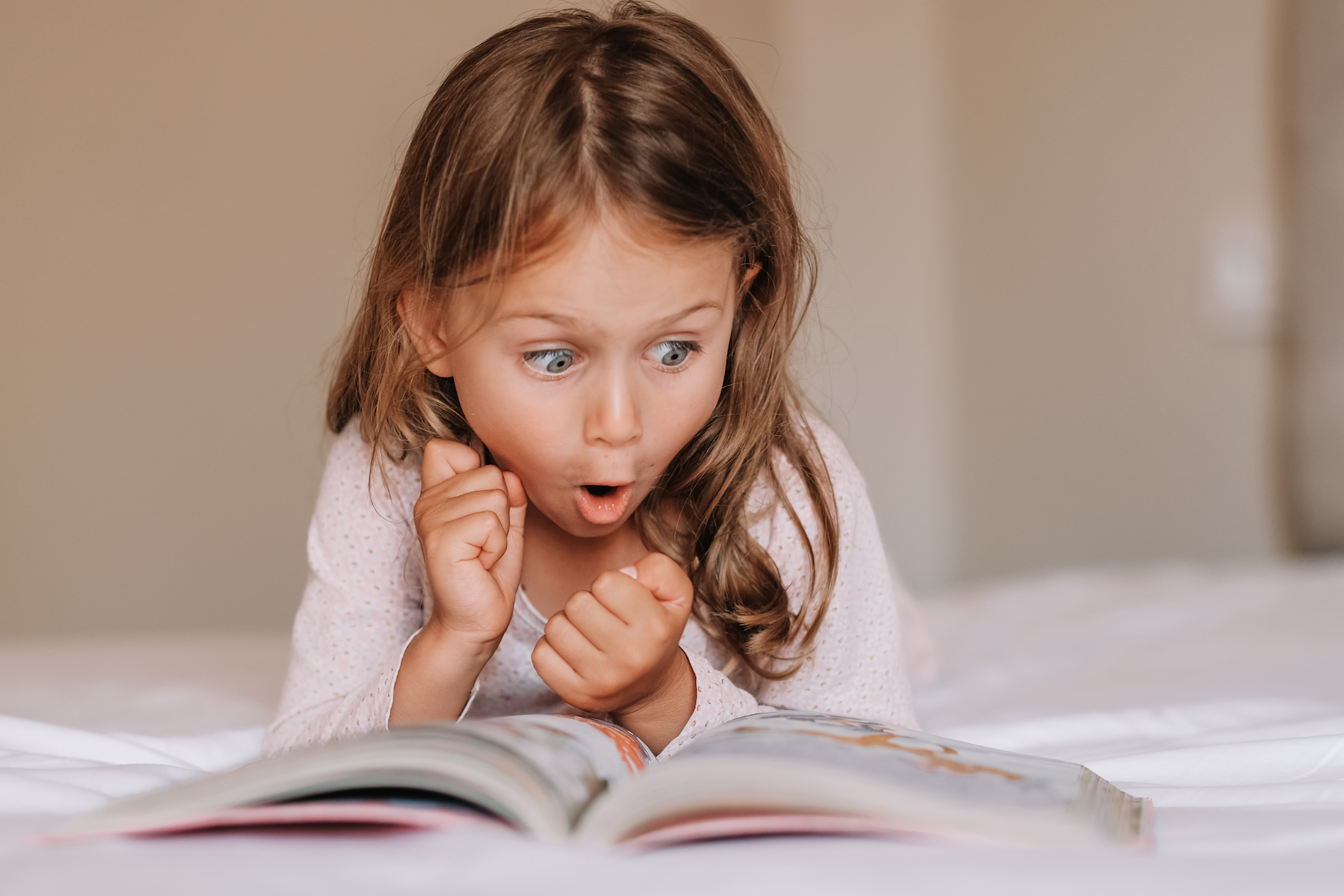 enfant en séance d'orthophonie pour lecture